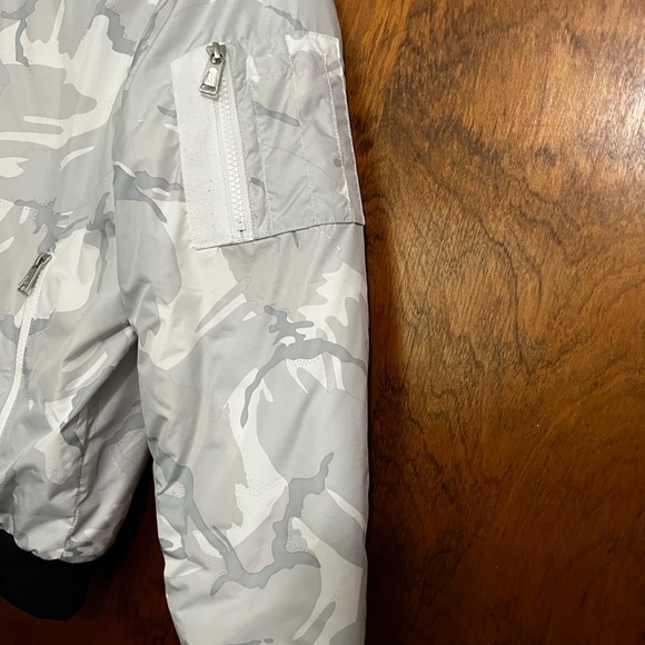The North Face Gray and White Patterned Bomber Jacket - Picture 3 of 3